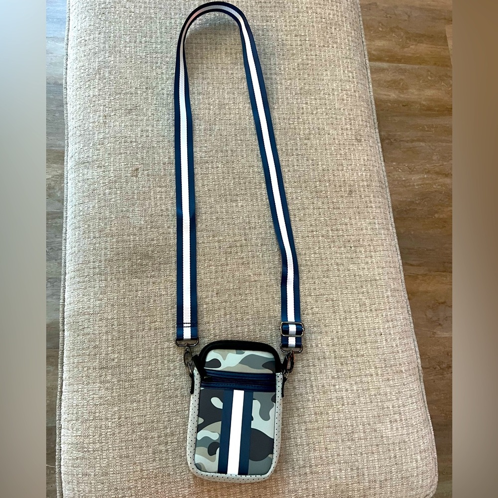 Camouflage cell phone side bag